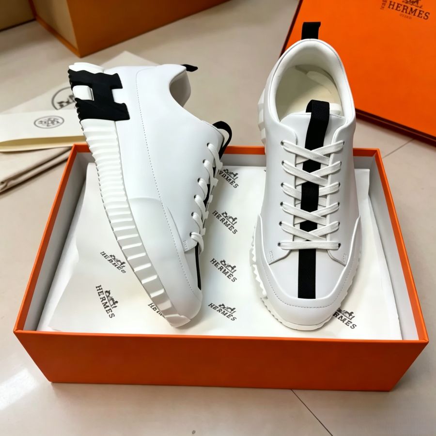 Men’s Fashion White Leather Sneakers with Black Trim