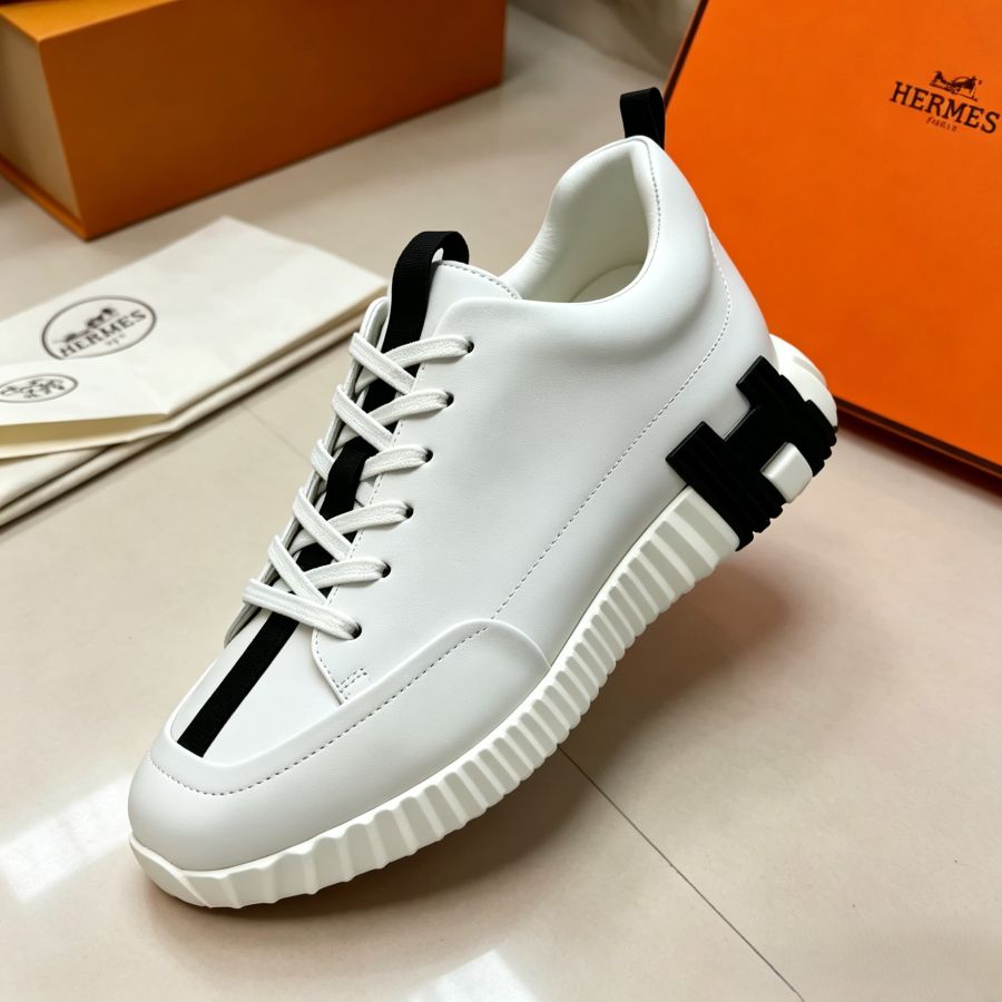 Men’s Fashion White Leather Sneakers with Black Trim